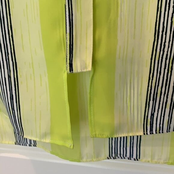 BCBG sleeveless button up blouse - Picture 4 of 8